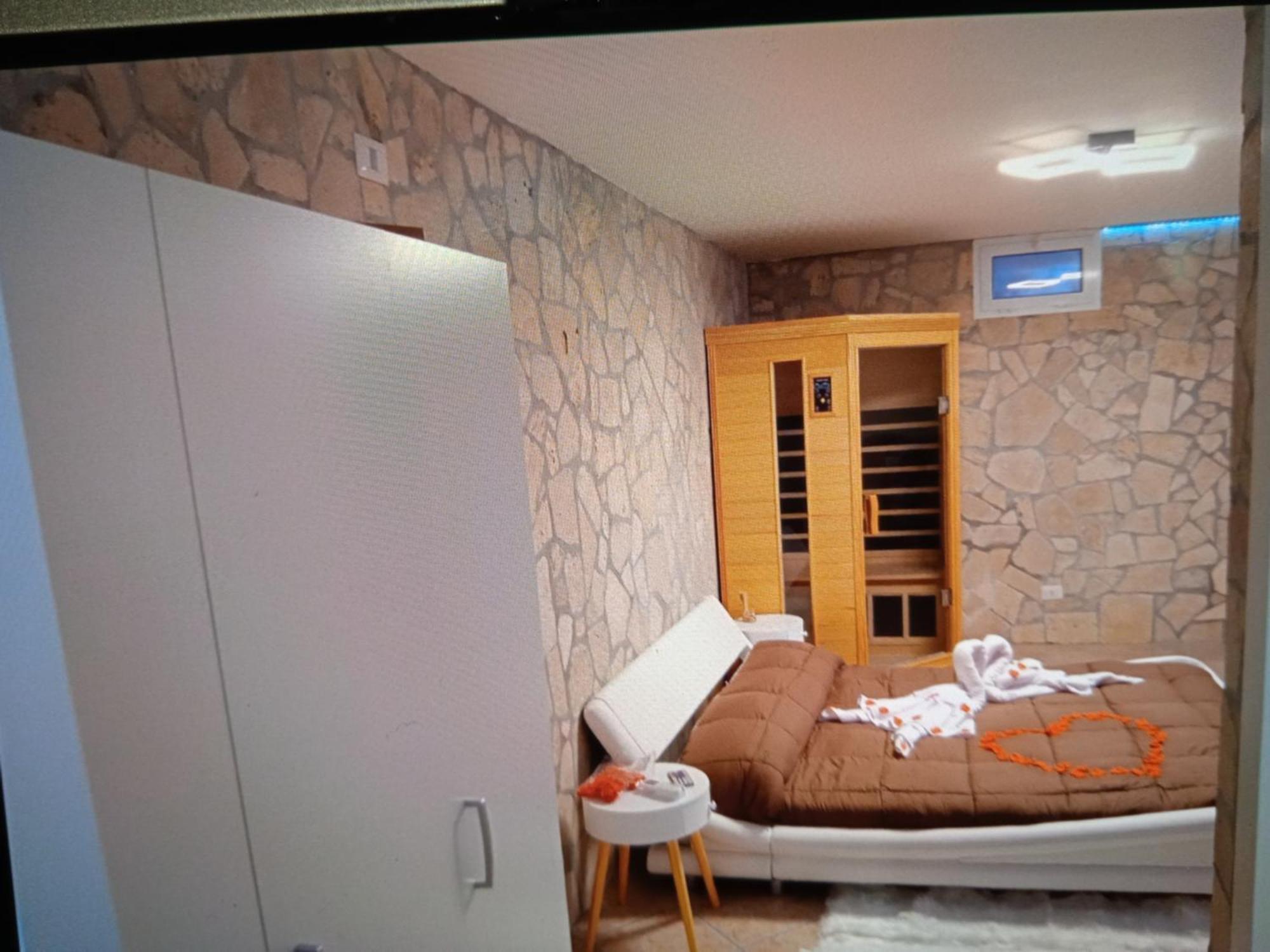 Amos Port-Suite Civitavecchia Room photo